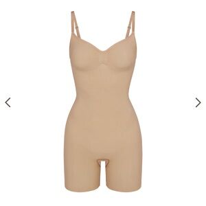 SCULPTING BODYSUIT MID THIGH W. OPEN GUSSET | CLAY